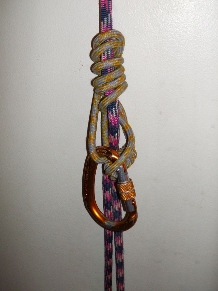 Nœud autobloquant en cordelette sur une corde.