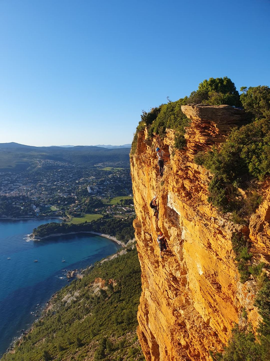 Falaise du Cap Canaille face à la Méditerranée